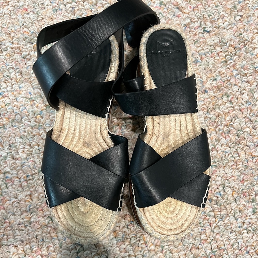 MARC FISHER BLACK PLATFORM SANDALS. Size 6.5 - Picture 4 of 5
